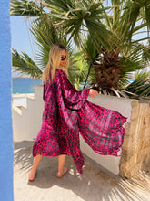 Load image into Gallery viewer, 100% SILK LEOPARD FUSHIA KAFTAN
